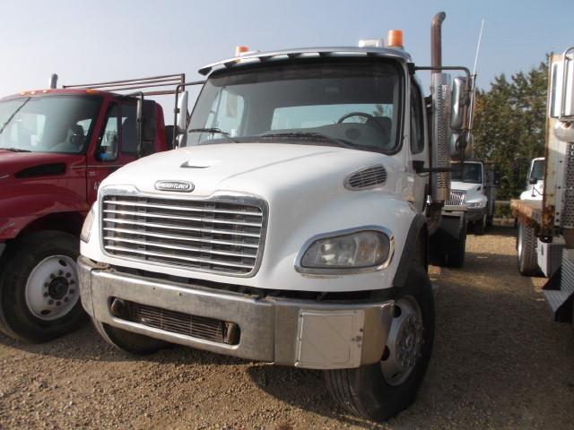 Image #0 (2004 FREIGHTLINER M2 CAB & CHASSIS)